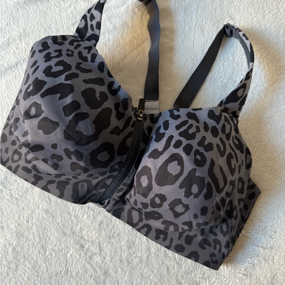 Victoria's Secret Incredible Knockout Ultra Max Front-Close Sports Bra